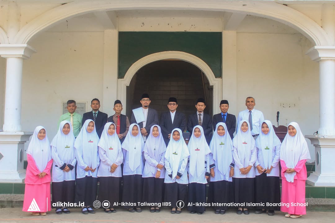 🎓 PELEPASAN 10 SANTRIAH PONDOK PESANTREN AL-IKHLAS TALIWANG DALAM PROGRAM SANTRI EXCHANGE KE DARUNNAJAH JA…