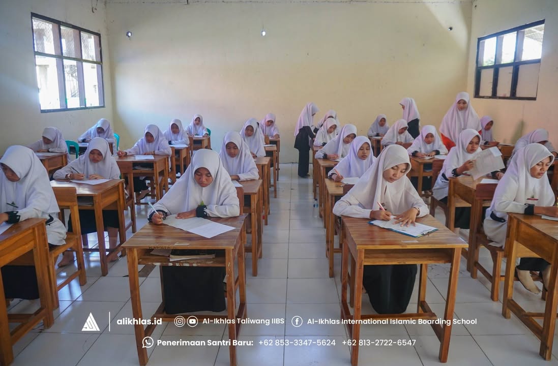 PEMBUKAAN UJIAN TULIS AKHIR TAHUN AJARAN 2025–2026